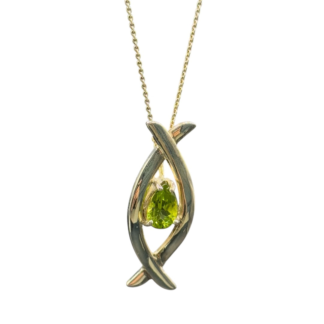 Silver pendant with peridot